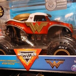 Monster Jam  2019 Wonder Woman Truck - Red and Gold